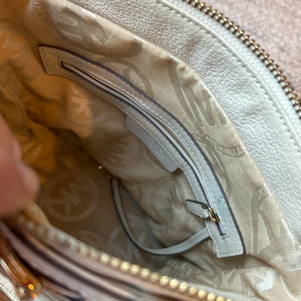 Michael Kors Retired Kingsbury Leather Small Bucket Bag with Handles - Picture 7 of 17